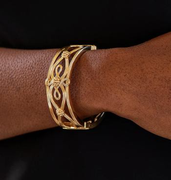 Capucine De Wulf Monique Hinged Bangle in Gold