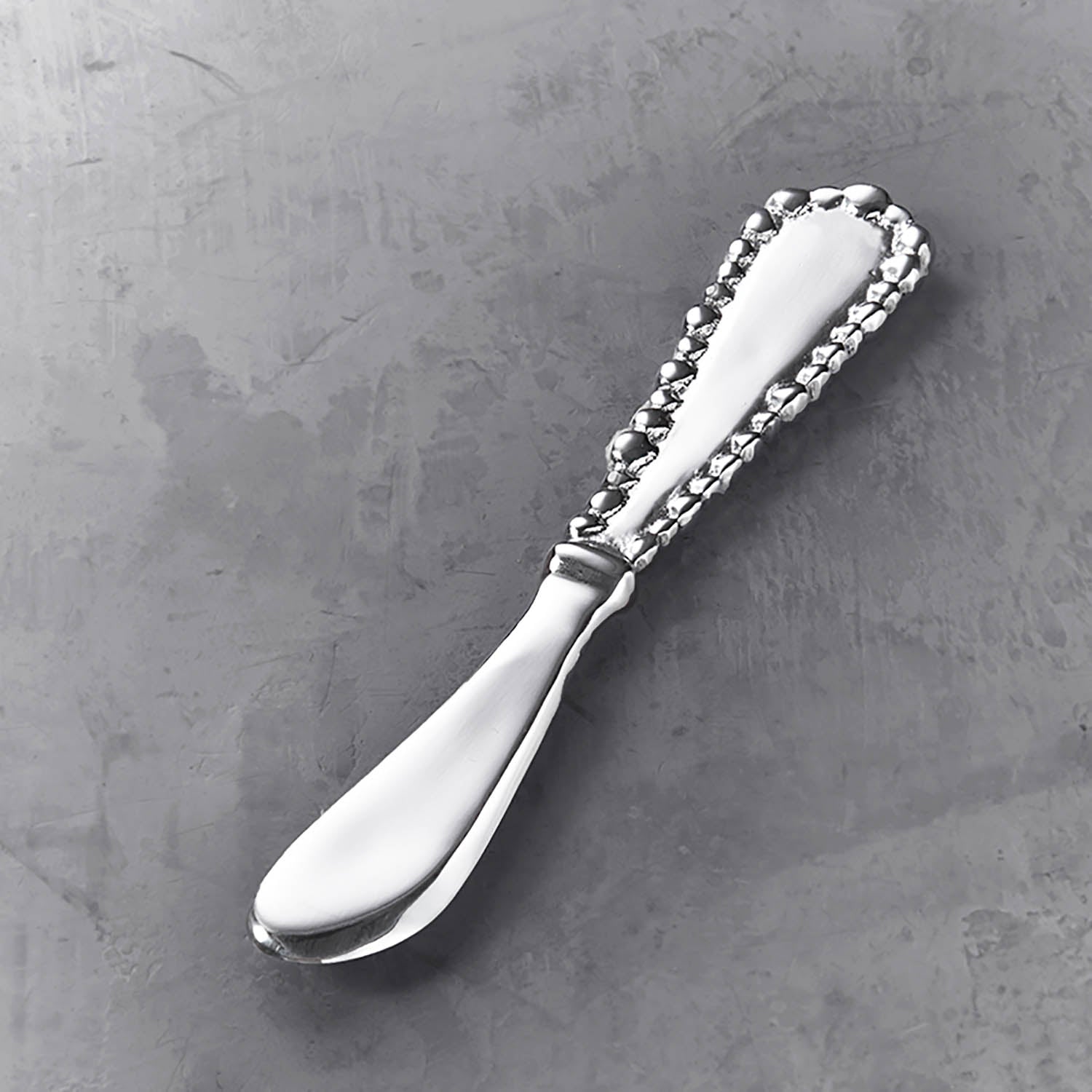 Beatriz Ball Pearl Spreader